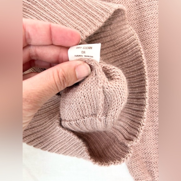 Canadian Classic Qiviuk V-Neck Sweater - Picture 9 of 11